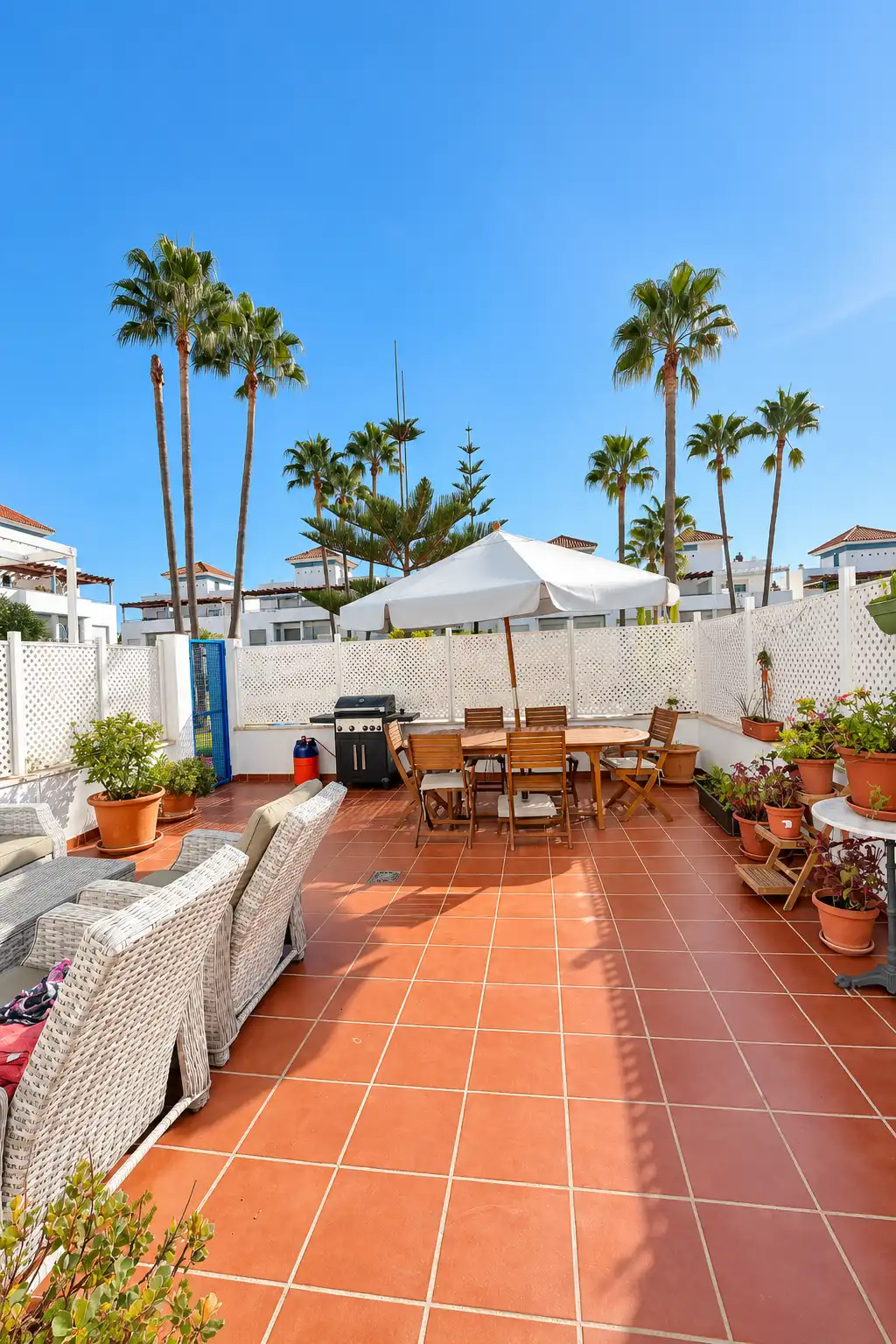 Spacious 5-Bedroom Townhouse with Terraces and Communal Pool in Bel Air, Estepona