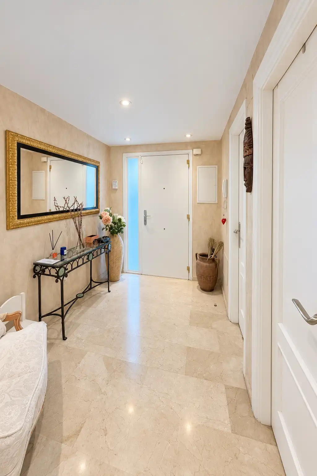Spacious 5-Bedroom Townhouse with Terraces and Communal Pool in Bel Air, Estepona