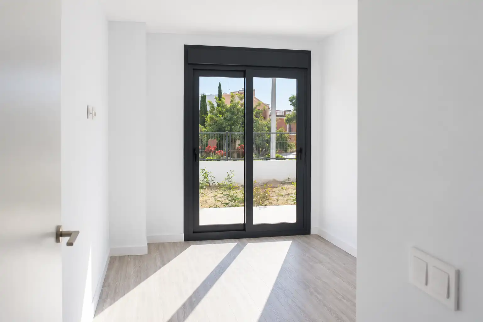 Ground-Floor Apartment with Large Private Garden in Estepona - Topproperties